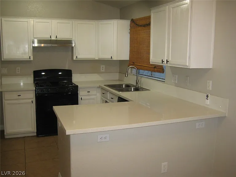 875 Hollandsworth Ave — Photo 18