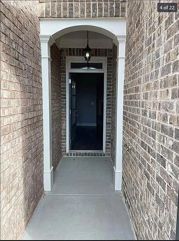 3 bed, 2.5 bath, 1886 sqft, $2,200 — Photo 1