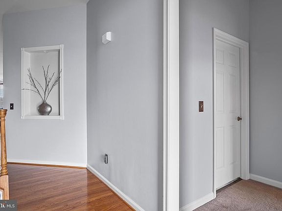 5th image of 204 Princess Caroline Ct