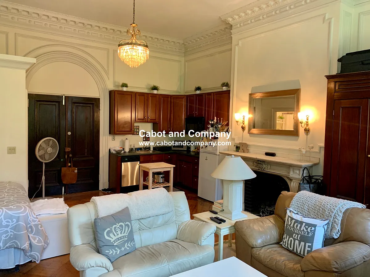 Building Photo - 115 Beacon St #5