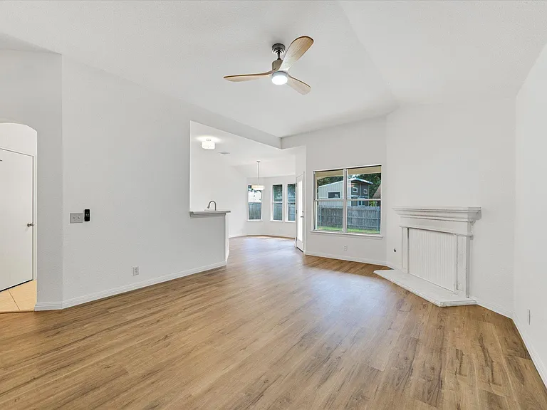 1707 Primrose Ln — Photo 6