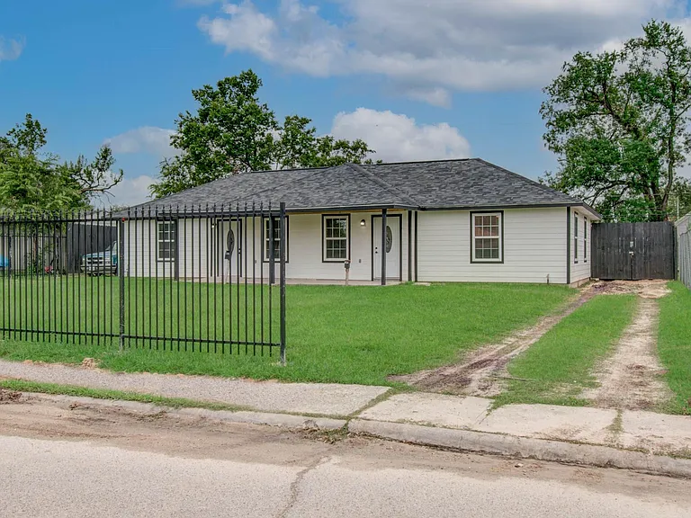 12642 Alice Ln S — Photo 1