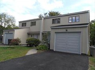 57 Riverside Dr, Clinton, NJ 08809