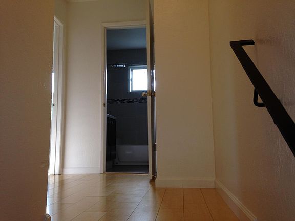 3rd image of 1131 Oakmont Dr