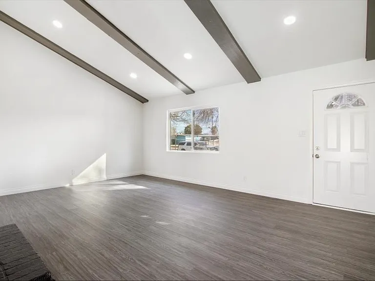 1121 W Holguin St — Photo 4