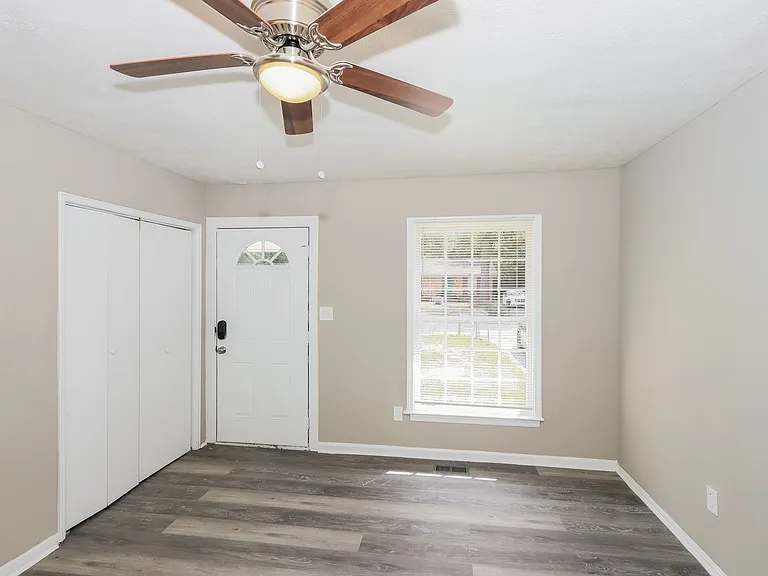 1825287_017_living_room_13187317.jpg