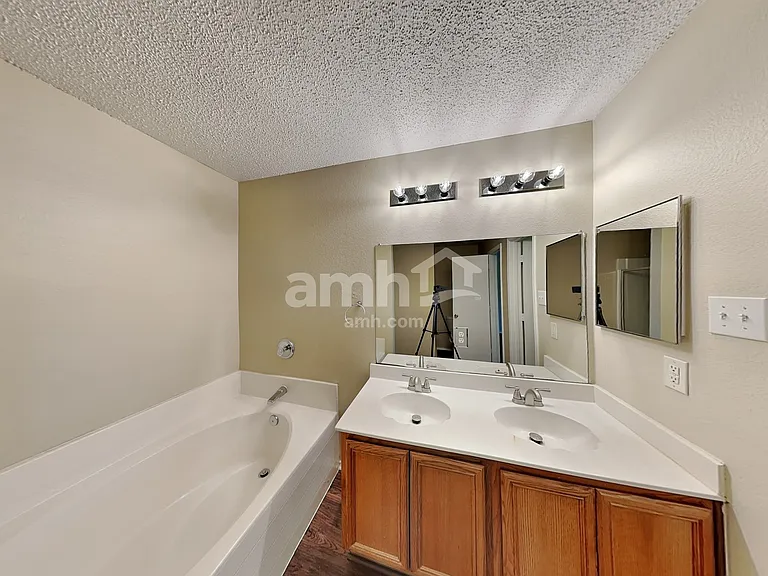 1430 Stewart Dr — Photo 11