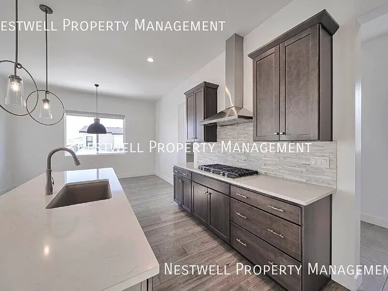 2346 E Snowy Peak Dr — Photo 5