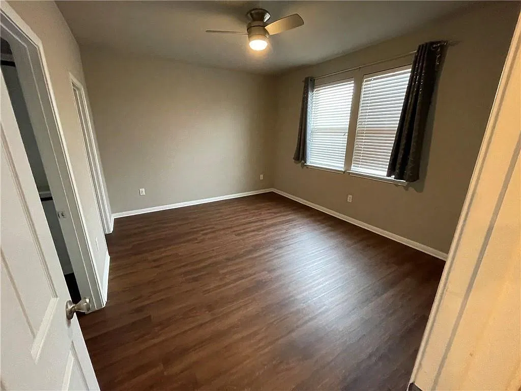 3 bed, 2.0 bath, 1312 sqft, $1,950 — Photo 4