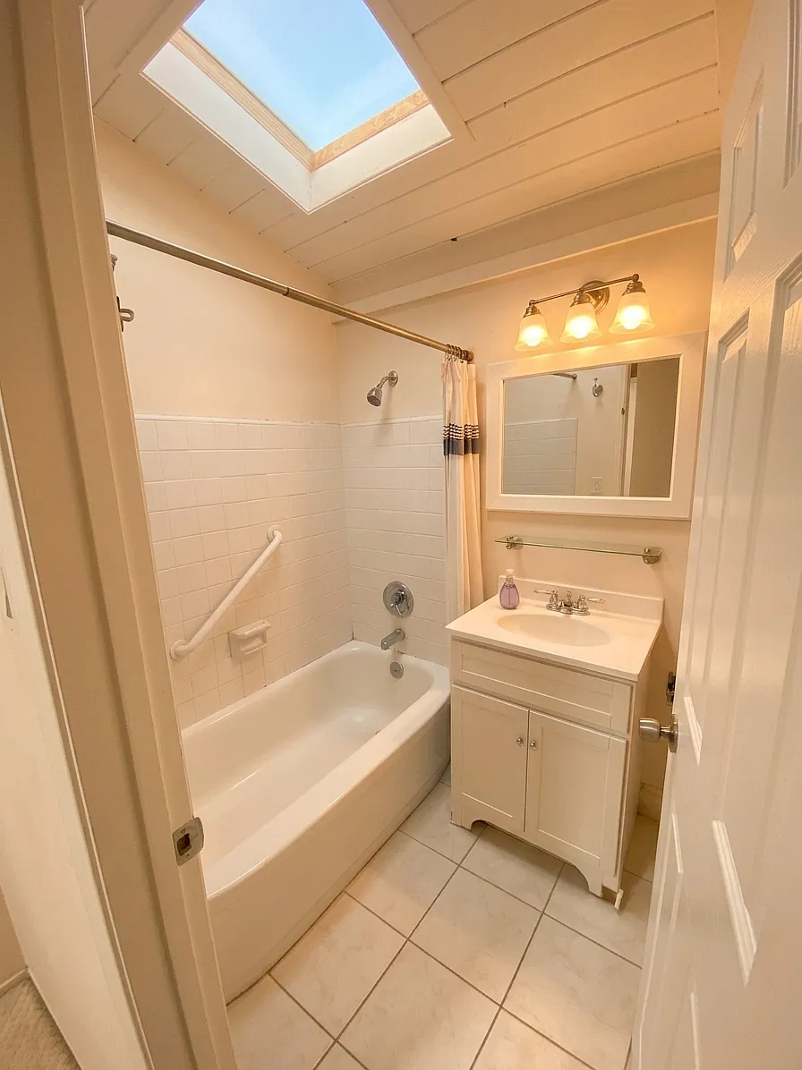 Building Photo - 278 Monroe Dr #33