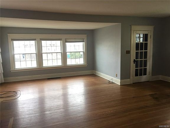 4th image of 96 W Winspear Ave