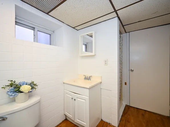 1726 East 52nd Street image 22 of 31