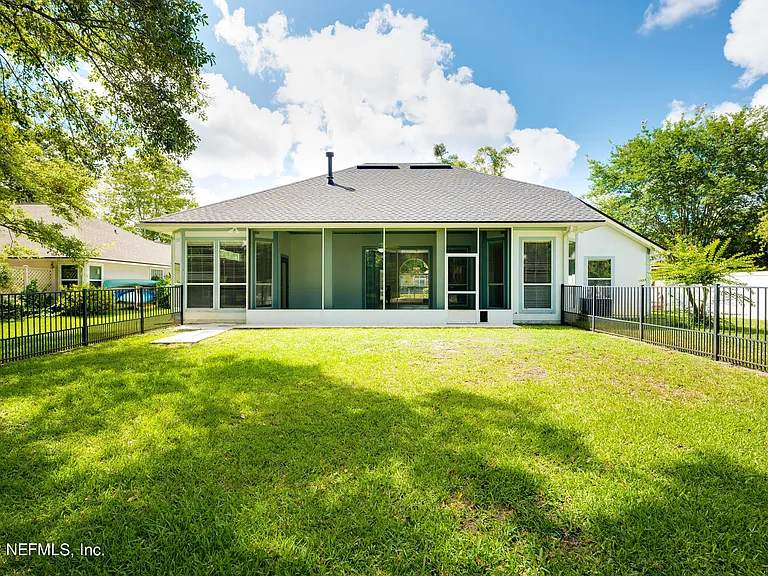171 Elmwood Dr — Photo 32