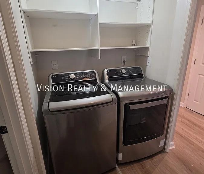 5025 Brittany Dr — Photo 22