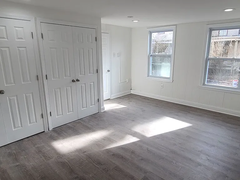 112 Cedar Ave. — Photo 8