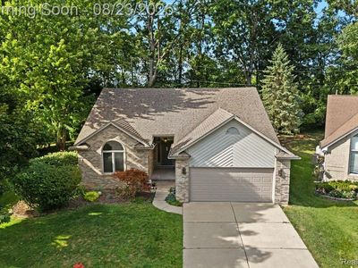5770 Point Of The Woods Dr, West Bloomfield, MI, 48324