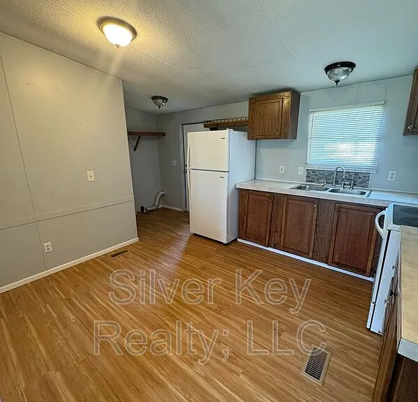 115 Barnett St — Photo 9
