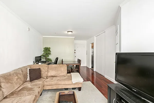 Rented by Compass | media 14