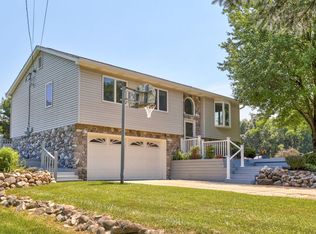 9280 Denton Hill Rd, Fenton, MI 48430