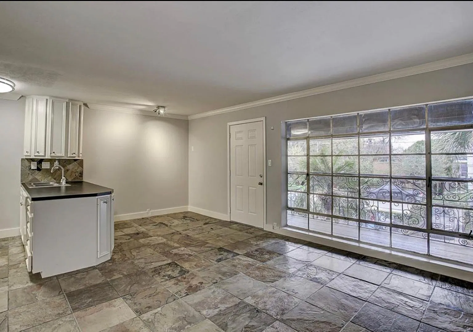 2322 Richton St — Photo 3