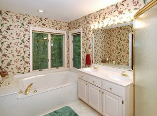 360 Sleepy Hollow Dr, Waynesville, NC 28785