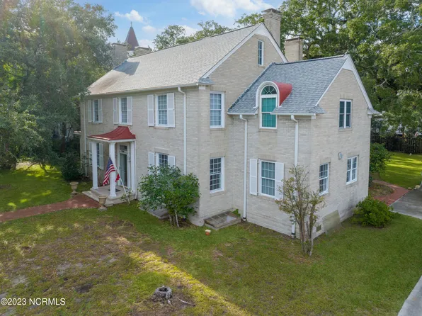 209 E Moore Street, Southport, NC 28461