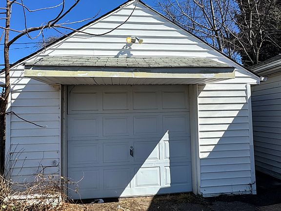 2nd image of 95 Chesterfield Dr