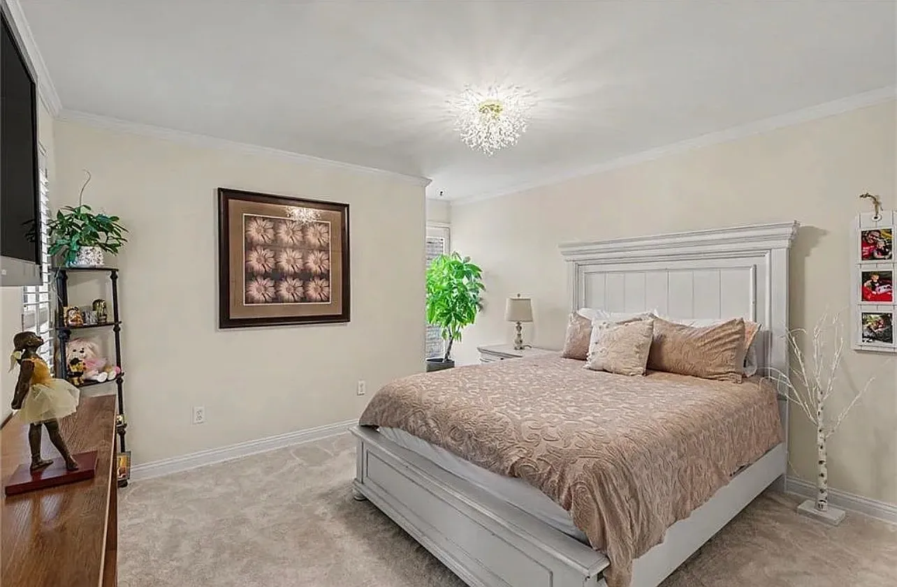 2 bed, 1100 sqft, $1,950 — Photo 2