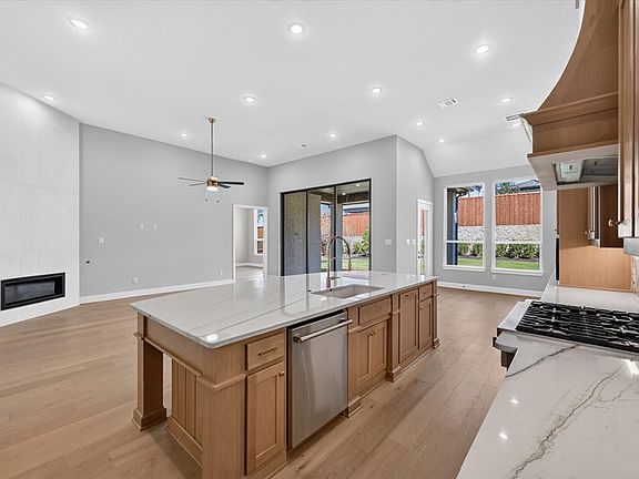 5th image of 291 Orion Dr