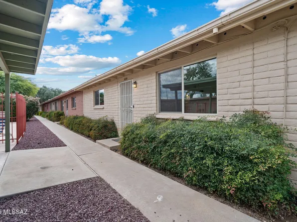 3033 E Blacklidge Dr, Tucson, AZ 85716