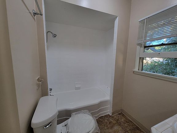 5th image of 416 S Ivy Ave APT 3