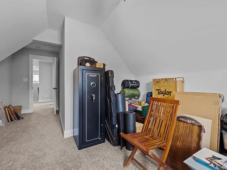 130 Amelia Dr — Photo 29