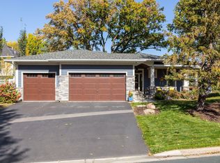 809 Great Oaks Trl, Eagan, MN 55123