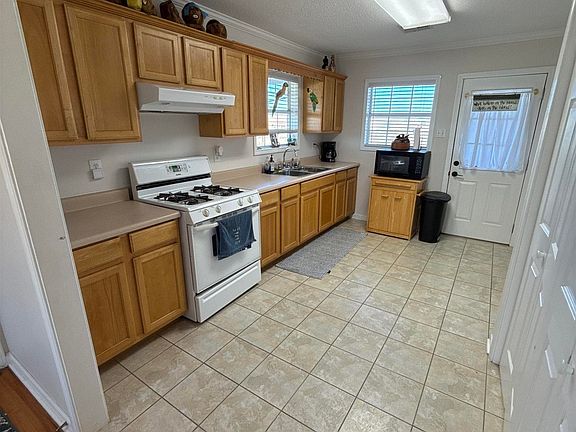4th image of 144 Birch Ln
