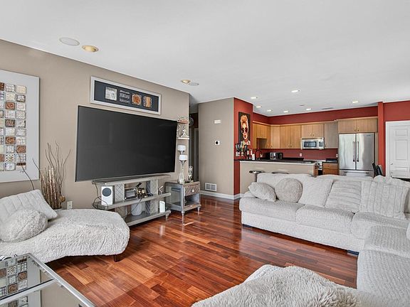 4th image of 1052 Stratford COURT #201