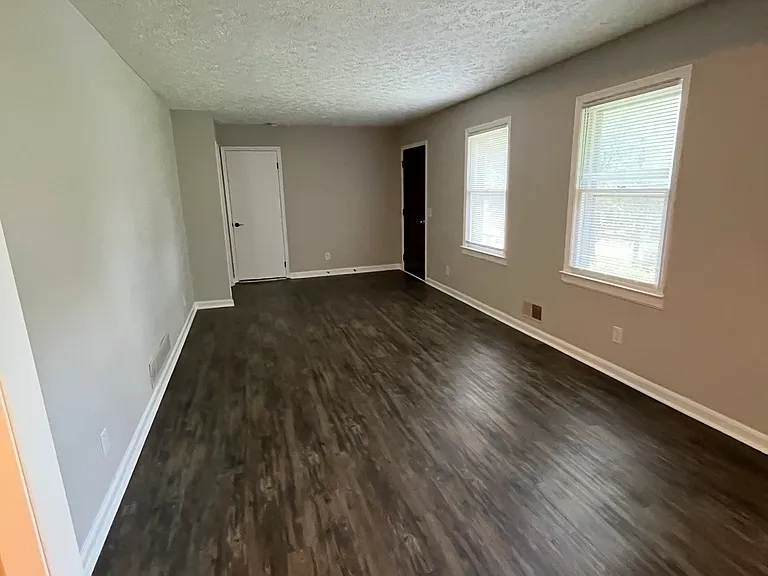 506 Jefferson Dr — Photo 4