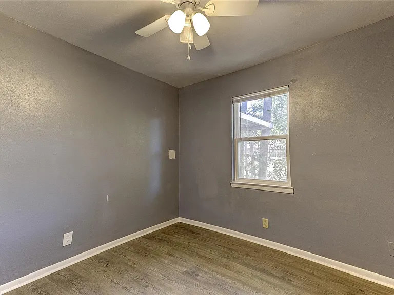 1415 Phoenix Dr — Photo 12
