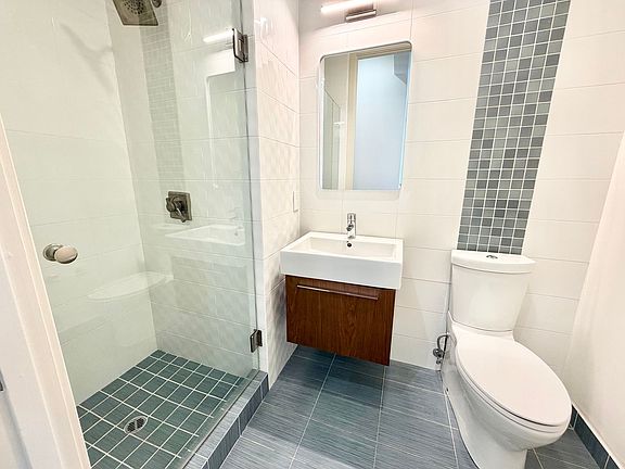5th image of 635 Burnett Ave APT 1