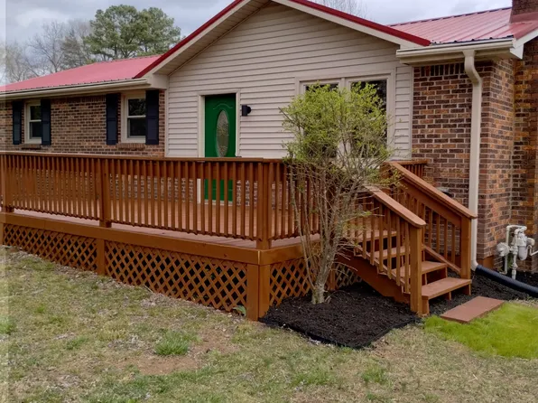 1017 Chestnut Dr, Burns, TN 37029