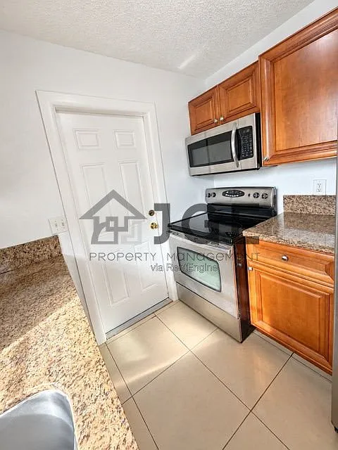 4 bed, 2.0 bath, 1145 sqft, $2,950 — Photo 4