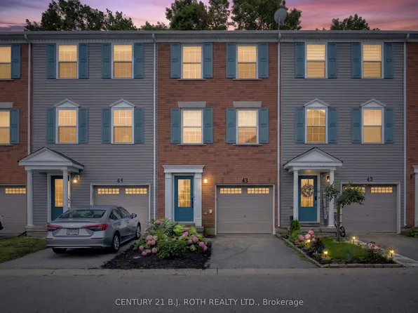 91 Coughlin Rd #43, Barrie, ON L4N 0L6
