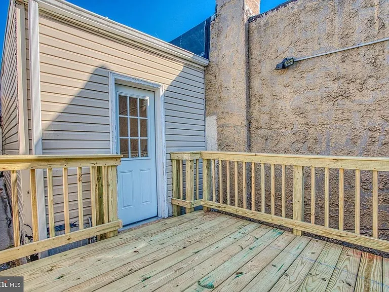 2415 Fleet St — Photo 17