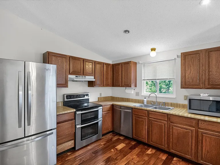 3388 Chelsea Dr — Photo 4