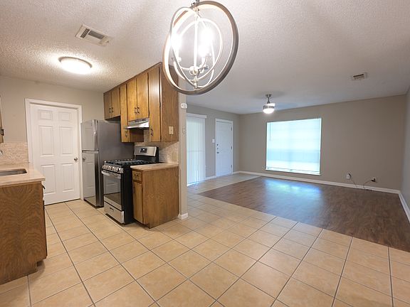 3rd image of 1507 Valleyridge Dr #B