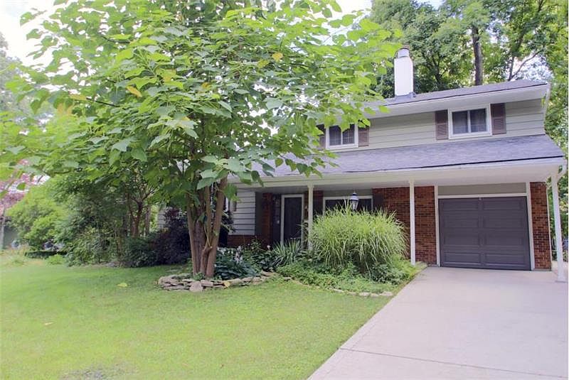 1st image of 590 Woodsfield Dr