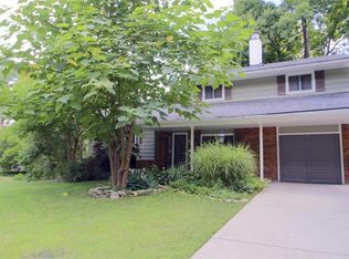 590 Woodsfield Dr, Columbus, OH 43214