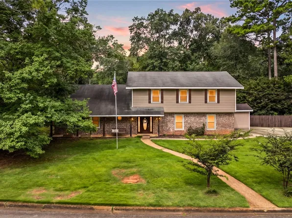 901 Cherokee Rd, Auburn, AL 36830