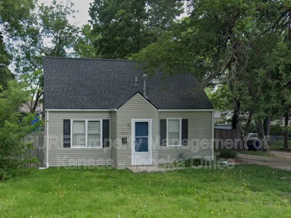 2912 SW 17th St, Topeka, KS 66604