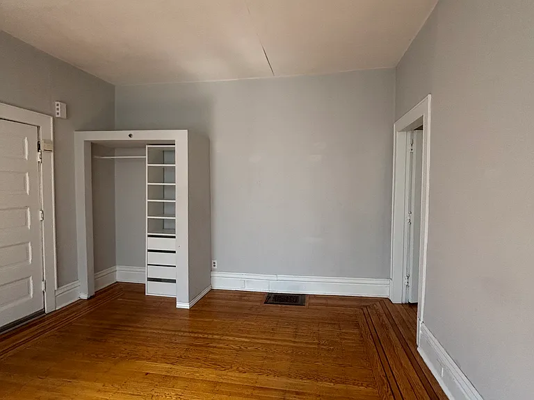 2413 Dupont Ave S #2 — Photo 10