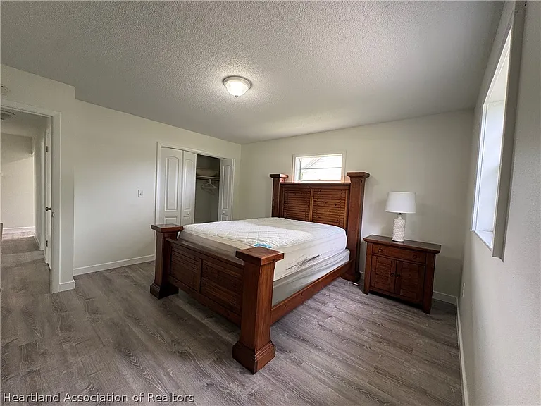 1008 Lagrande Blvd — Photo 13
